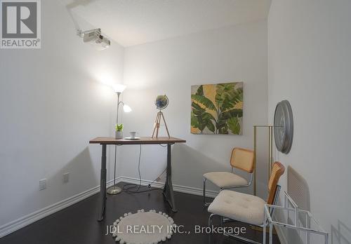 3213 - 386 Yonge Street, Toronto, ON - Indoor Photo Showing Other Room