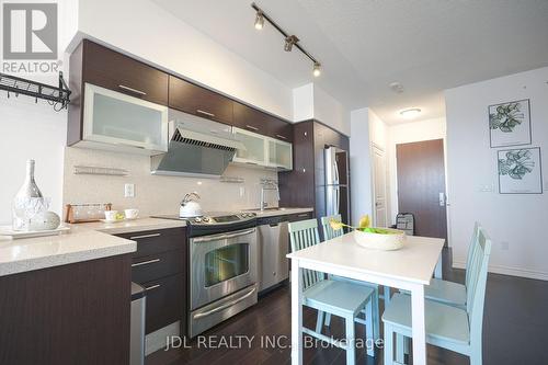 3213 - 386 Yonge Street, Toronto, ON - Indoor Photo Showing Kitchen With Upgraded Kitchen