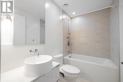 2907 - 185 Roehampton Avenue, Toronto, ON - Indoor Photo Showing Bathroom