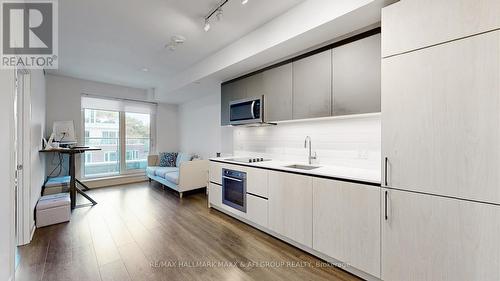 431 - 150 Logan Avenue, Toronto, ON - Indoor Photo Showing Kitchen