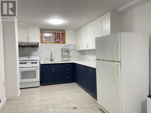 Low&Mai - 353 Darlington Court, Hamilton, ON - Indoor Photo Showing Kitchen