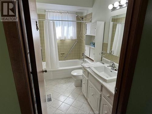 42 Bruce, Leamington, ON - Indoor Photo Showing Bathroom