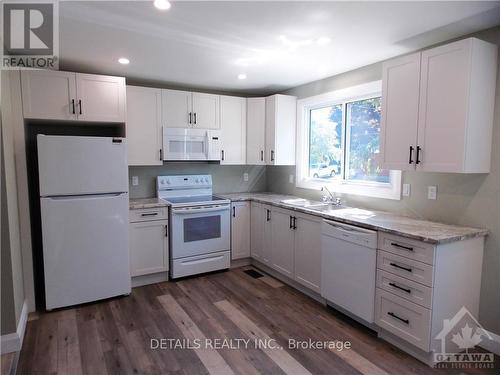 10617 Maple Street, North Dundas, ON - Indoor Photo Showing Kitchen