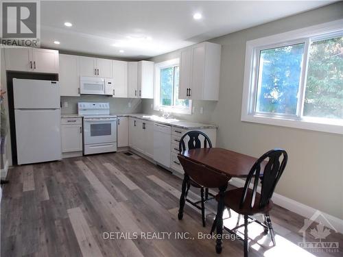 10617 Maple Street, North Dundas, ON - Indoor Photo Showing Kitchen