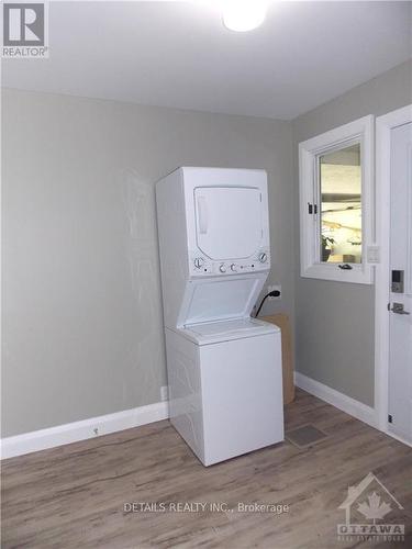 10617 Maple Street, North Dundas, ON - Indoor Photo Showing Laundry Room