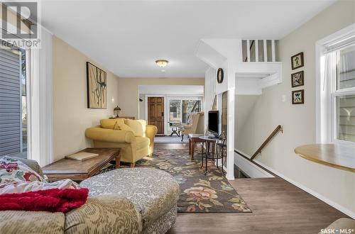 823 G Avenue N, Saskatoon, SK - Indoor Photo Showing Living Room