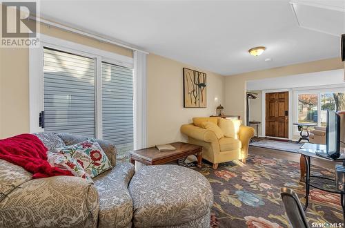 823 G Avenue N, Saskatoon, SK - Indoor Photo Showing Living Room