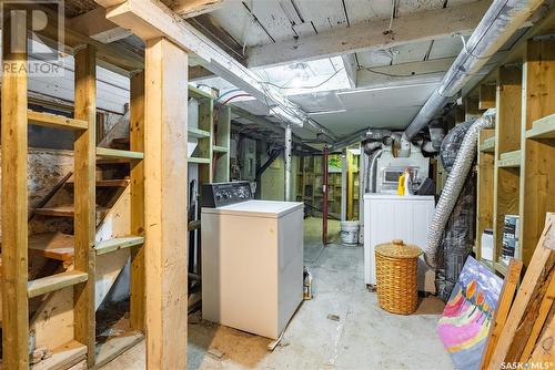 823 G Avenue N, Saskatoon, SK - Indoor Photo Showing Laundry Room