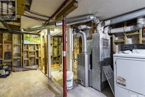 823 G Avenue N, Saskatoon, SK - Indoor Photo Showing Laundry Room