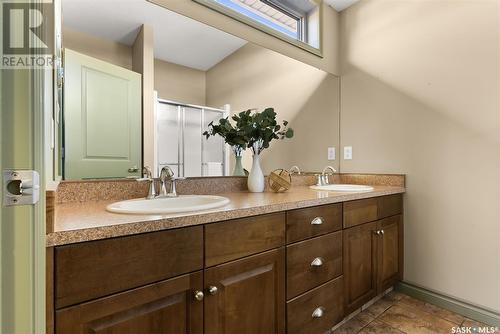 1902 Laurier Crescent E, Regina, SK - Indoor Photo Showing Bathroom