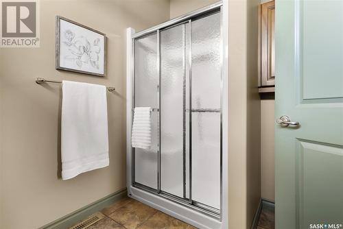 1902 Laurier Crescent E, Regina, SK - Indoor Photo Showing Bathroom