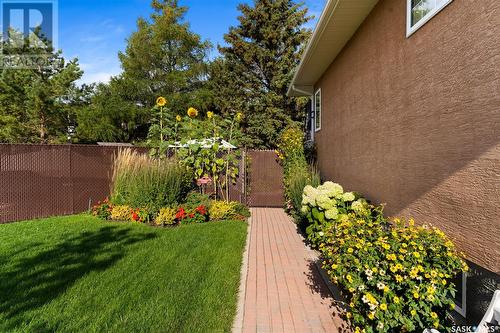 1902 Laurier Crescent E, Regina, SK - Outdoor