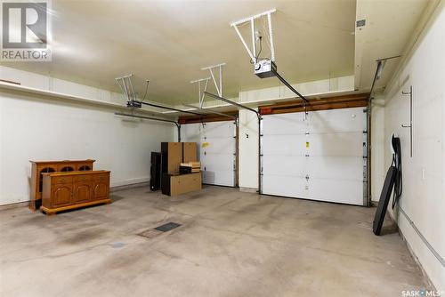 1902 Laurier Crescent E, Regina, SK - Indoor Photo Showing Garage