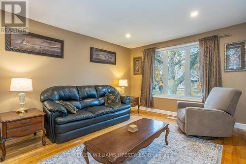 1802 Attawandaron Road, London, ON - Indoor Photo Showing Living Room