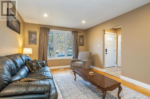 1802 Attawandaron Road, London, ON - Indoor Photo Showing Living Room