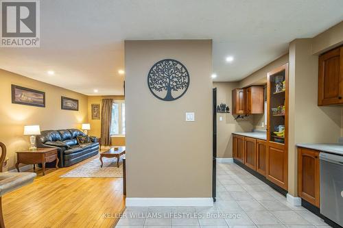 1802 Attawandaron Road, London, ON - Indoor Photo Showing Kitchen