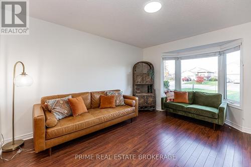 244 Nancy Street, Dutton/Dunwich (Dutton), ON - Indoor Photo Showing Living Room