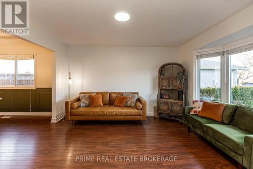 244 Nancy Street, Dutton/Dunwich (Dutton), ON - Indoor Photo Showing Living Room