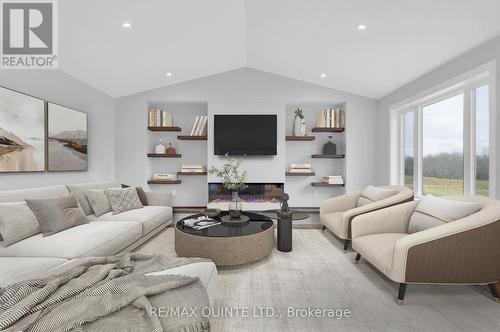 1400 Harold Road, Stirling-Rawdon, ON - Indoor Photo Showing Living Room