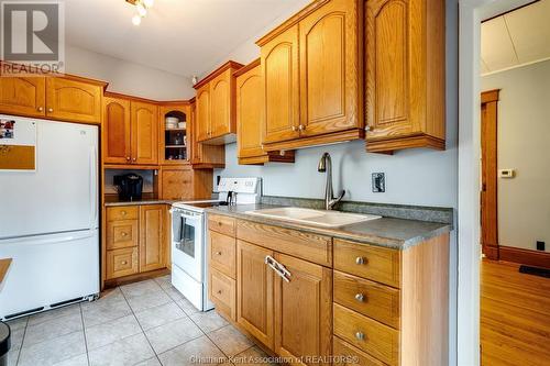 131 Talbot Street West, Blenheim, ON - Indoor Photo Showing Kitchen With Double Sink