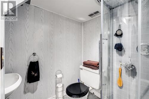 131 Talbot Street West, Blenheim, ON - Indoor Photo Showing Bathroom