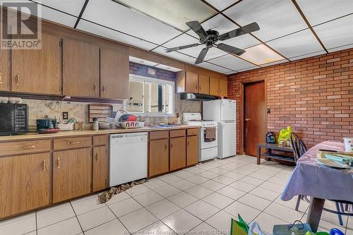 637 Cameron Avenue, Windsor, ON - Indoor Photo Showing Kitchen With Double Sink