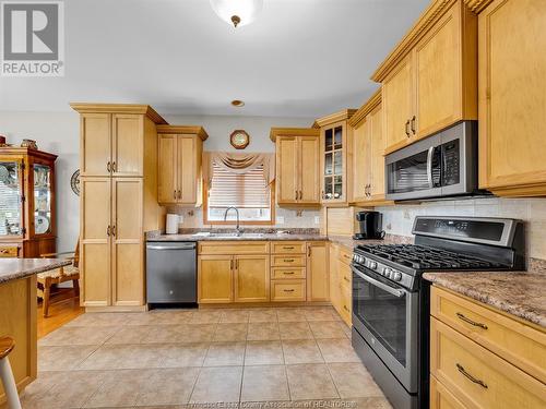 7126 Driver Lane, Amherstburg, ON - Indoor Photo Showing Kitchen