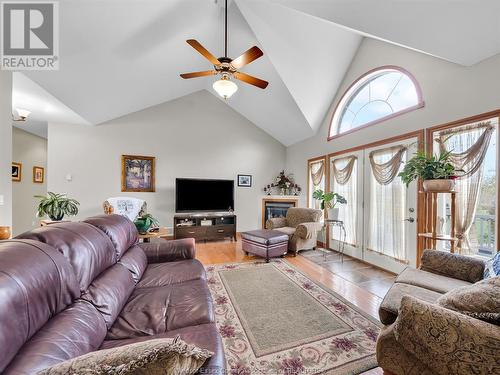 7126 Driver Lane, Amherstburg, ON - Indoor Photo Showing Living Room