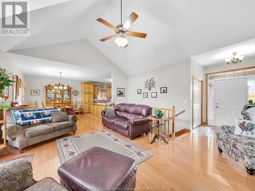 7126 Driver Lane, Amherstburg, ON - Indoor Photo Showing Living Room