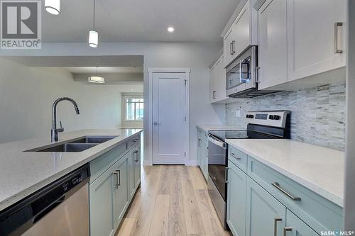 4600 Buckingham Drive E, Regina, SK - Indoor Photo Showing Kitchen With Double Sink With Upgraded Kitchen