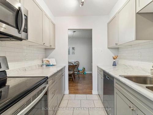 1608-966 Inverhouse Dr, Mississauga, ON - Indoor Photo Showing Kitchen