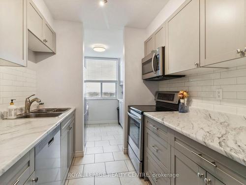 1608-966 Inverhouse Dr, Mississauga, ON - Indoor Photo Showing Kitchen With Double Sink