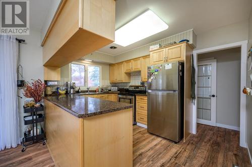 3032 1St Avenue, Prince George, BC - Indoor Photo Showing Kitchen