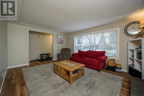 3032 1St Avenue, Prince George, BC - Indoor Photo Showing Living Room