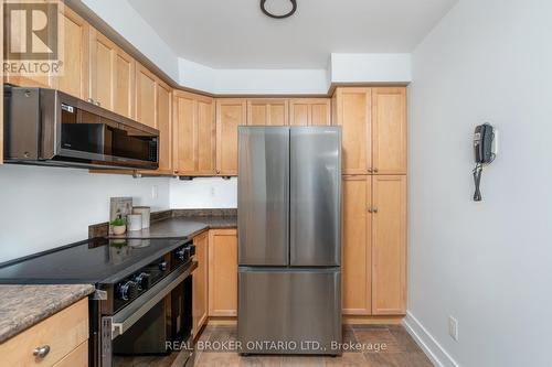 1601 - 3845 Lake Shore Boulevard W, Toronto, ON - Indoor Photo Showing Kitchen