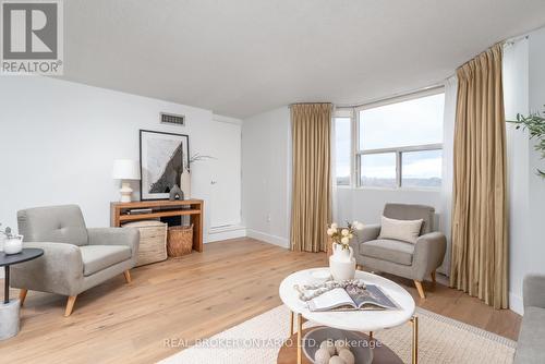 1601 - 3845 Lake Shore Boulevard W, Toronto, ON - Indoor Photo Showing Living Room