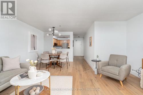 1601 - 3845 Lake Shore Boulevard W, Toronto, ON - Indoor Photo Showing Living Room