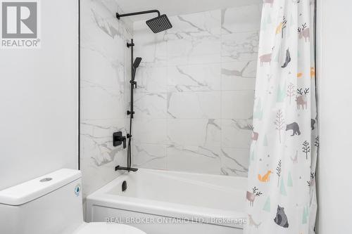 1601 - 3845 Lake Shore Boulevard W, Toronto, ON - Indoor Photo Showing Bathroom