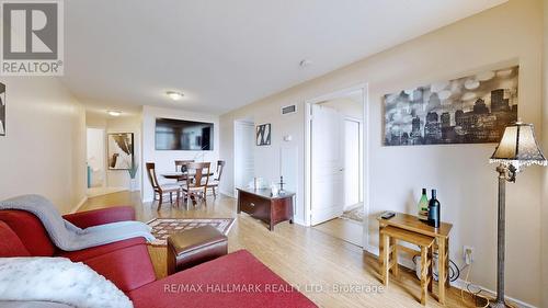 707 - 51 Harrison Garden Boulevard, Toronto, ON - Indoor Photo Showing Living Room