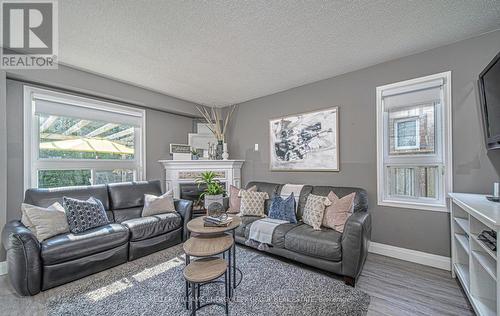 988 Southport Drive, Oshawa (Donevan), ON - Indoor Photo Showing Living Room