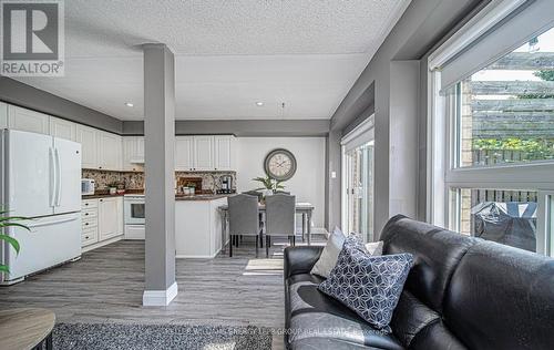 988 Southport Drive, Oshawa (Donevan), ON - Indoor Photo Showing Living Room