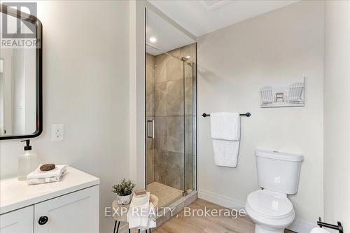 143 Collins Street, Collingwood, ON - Indoor Photo Showing Bathroom