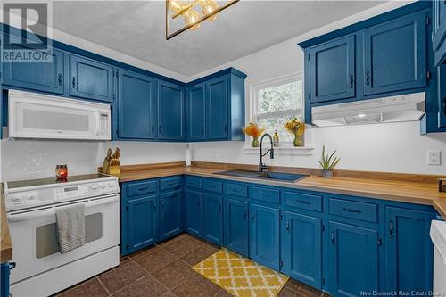 685 Hampton Road, Quispamsis, NB - Indoor Photo Showing Kitchen With Double Sink