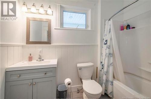 14 Estabrooks Street, Sackville, NB - Indoor Photo Showing Bathroom