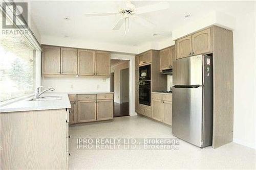 2113 Glenforest Crescent, Oakville, ON - Indoor Photo Showing Kitchen