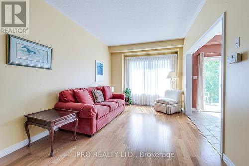 5326 Dryden Avenue, Burlington, ON - Indoor Photo Showing Living Room