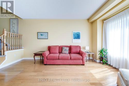 5326 Dryden Avenue, Burlington, ON - Indoor Photo Showing Living Room