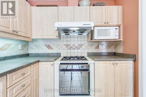 5326 Dryden Avenue, Burlington, ON - Indoor Photo Showing Kitchen