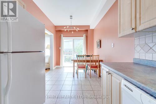 5326 Dryden Avenue, Burlington, ON - Indoor Photo Showing Kitchen