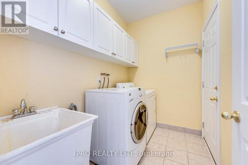 5326 Dryden Avenue, Burlington, ON - Indoor Photo Showing Laundry Room